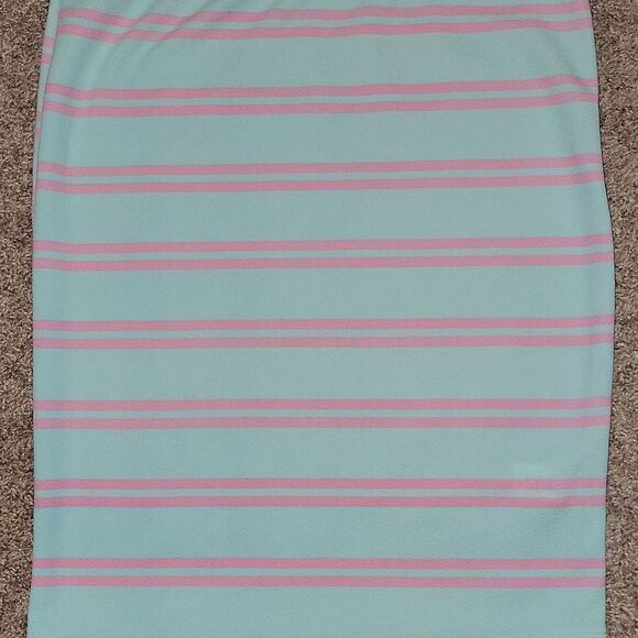 NWT Lularoe Cassie Pencil Skirt Lightweight Stretch Size S 6-8 - Picture 3 of 7